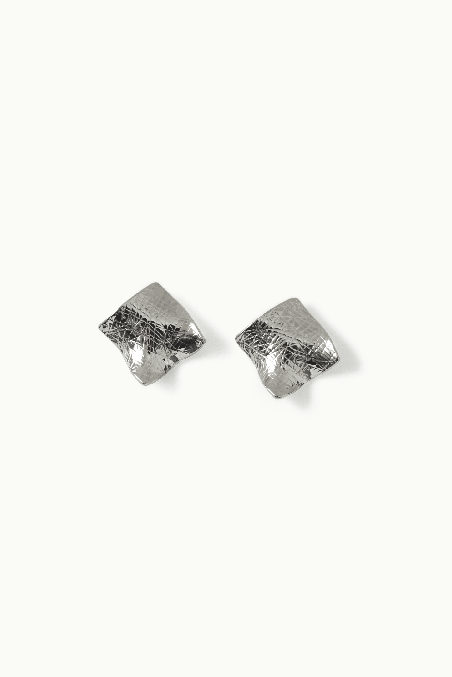 BOUCLES D’OREILLES CARRÉES EN RELIF Vague