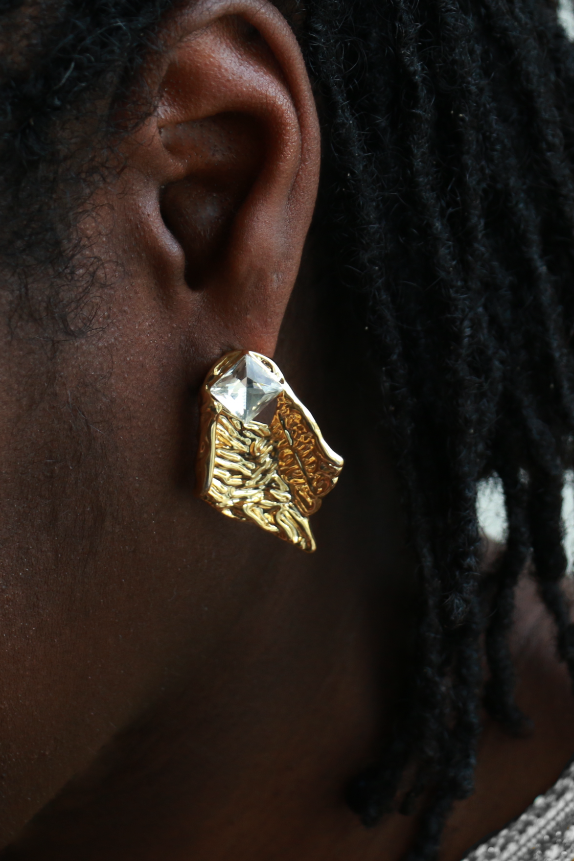 boucles_d_oreilles_femme_grandes_puces_or_18_carats_feuille_elegante